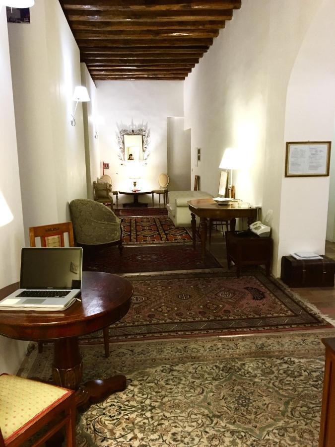 Vicolo Del Lupo Guesthouse Рим Экстерьер фото