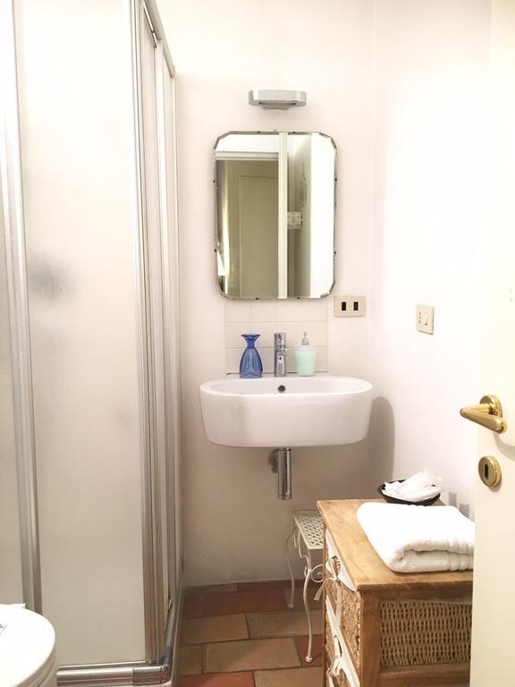 Vicolo Del Lupo Guesthouse Рим Экстерьер фото