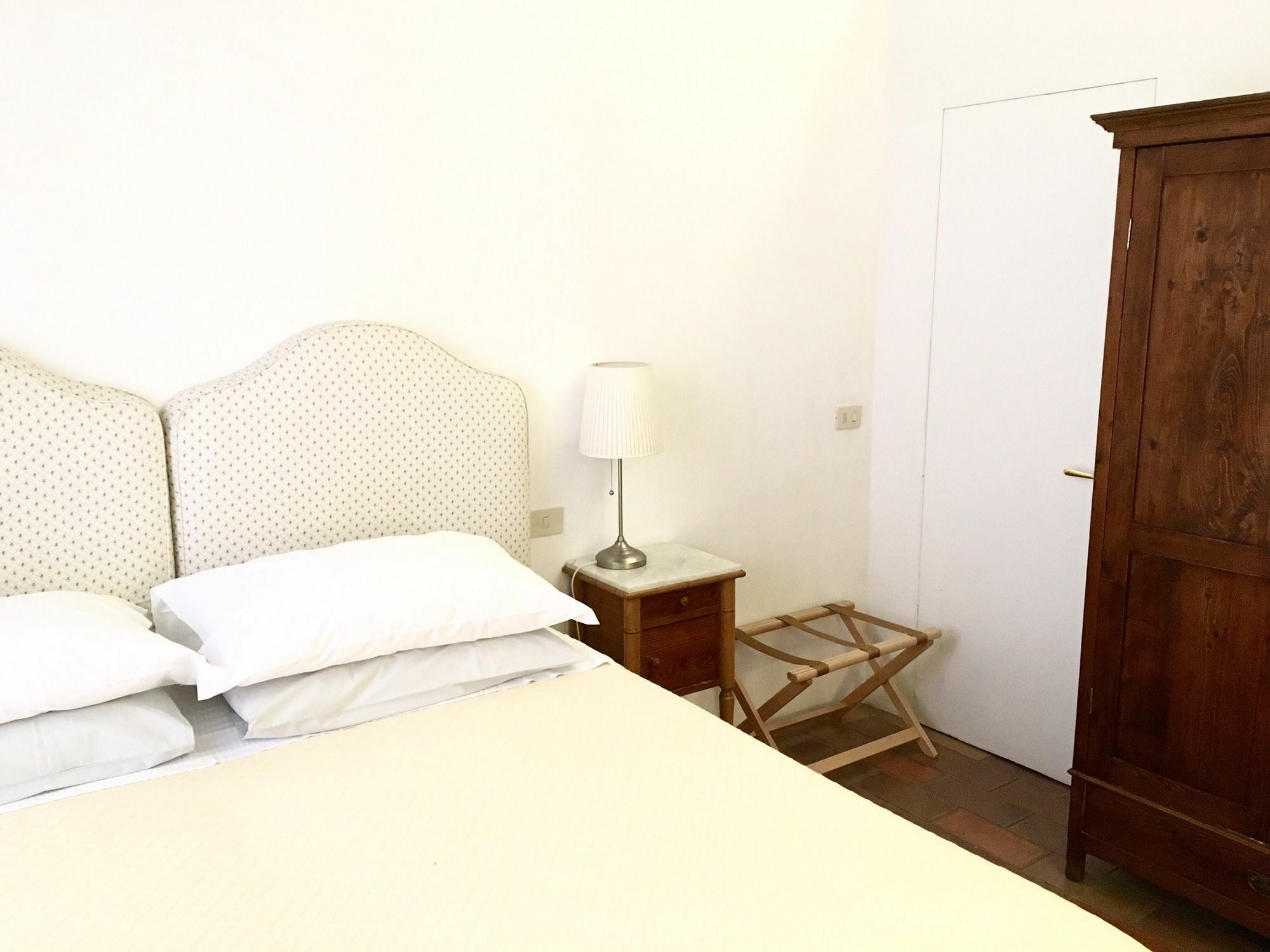 Vicolo Del Lupo Guesthouse Рим Экстерьер фото