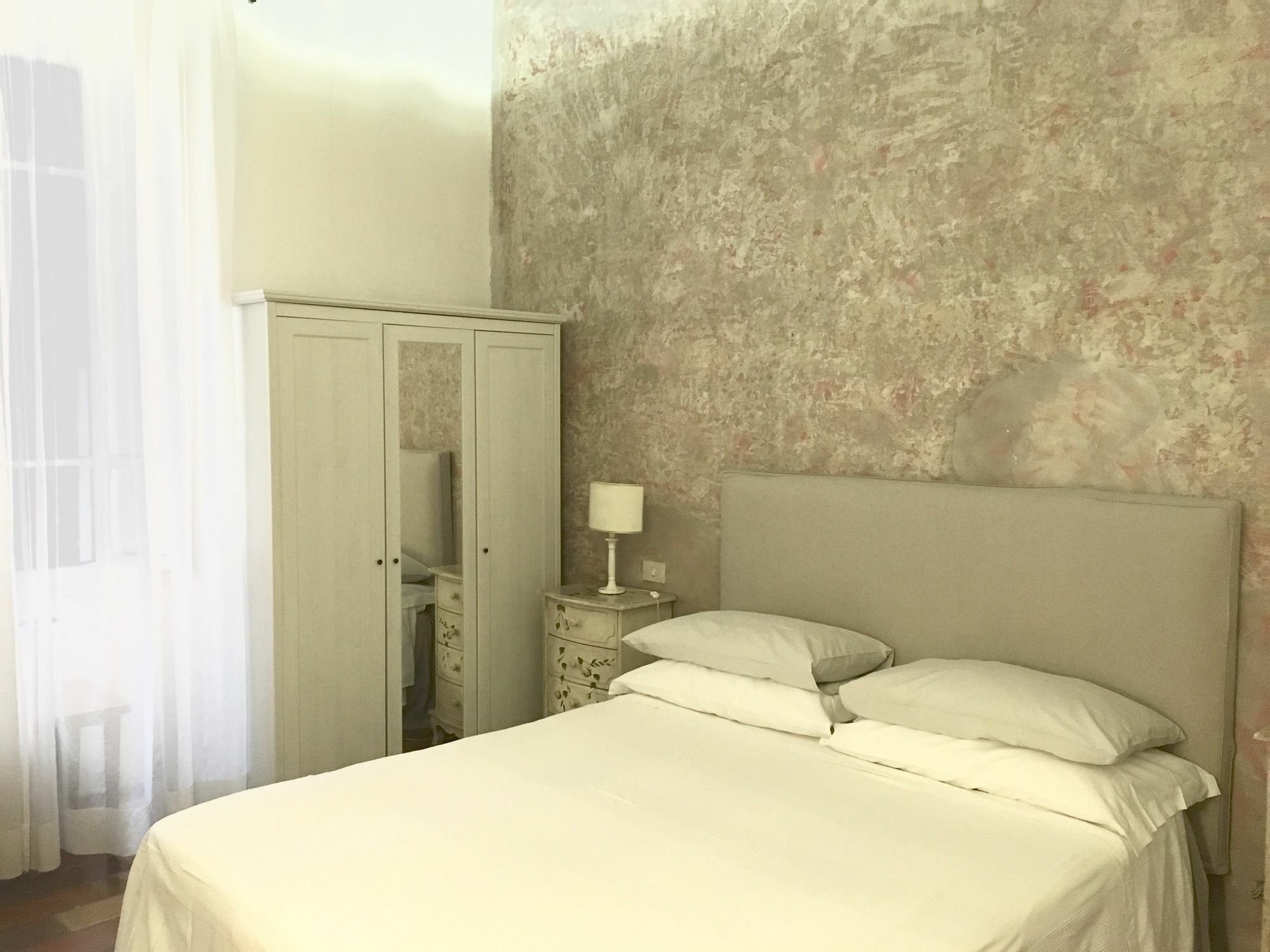 Vicolo Del Lupo Guesthouse Рим Экстерьер фото