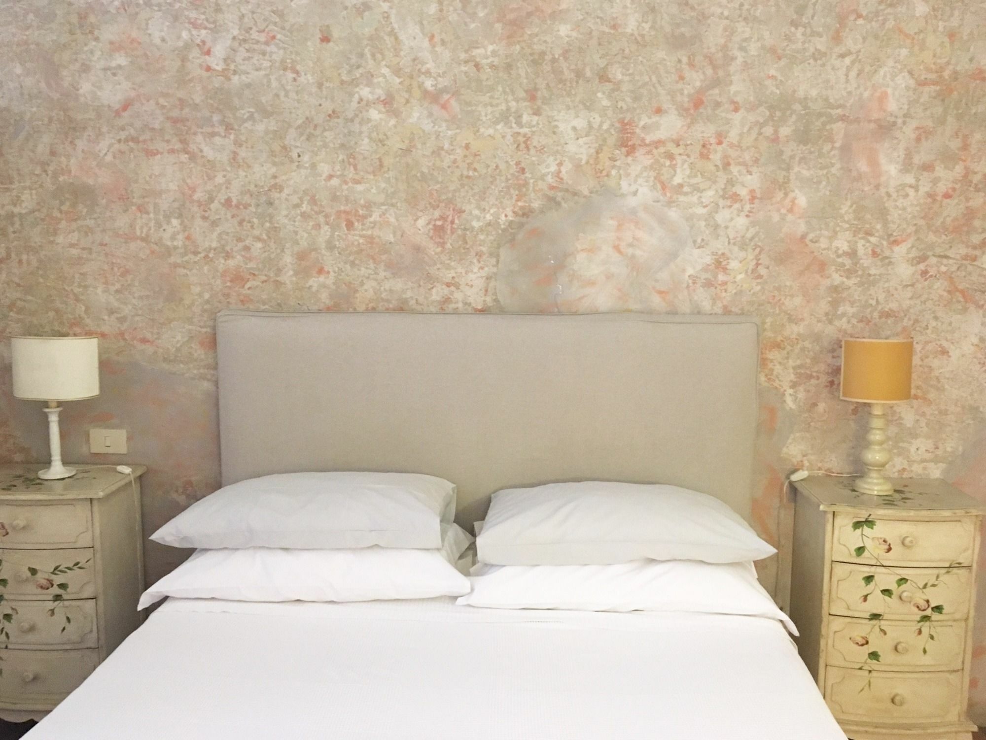 Vicolo Del Lupo Guesthouse Рим Экстерьер фото